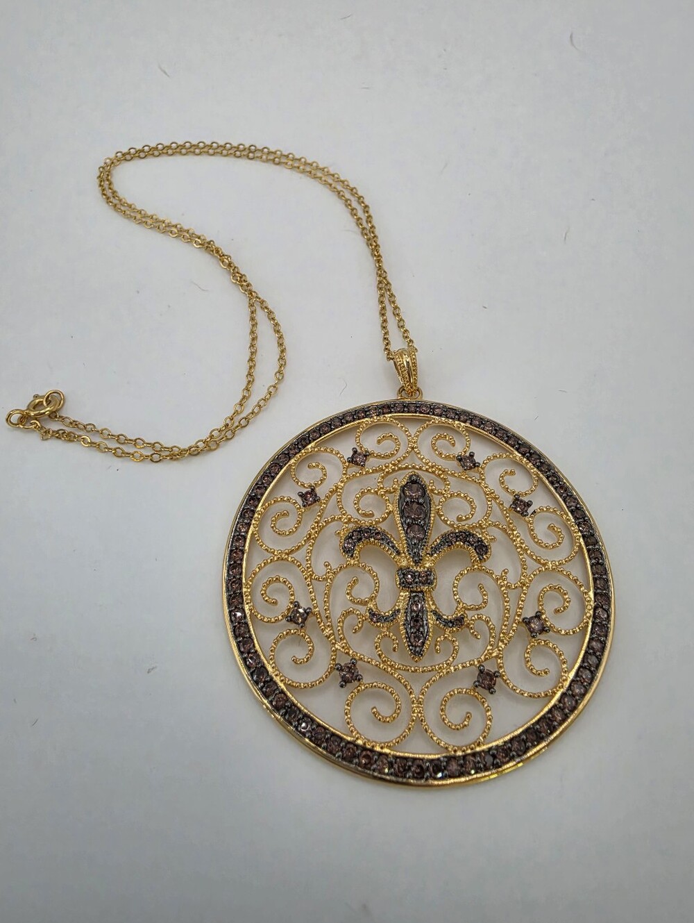 Vintage Fleur de Lis Vermeil Filigree Pendant with CZ & an 18" Vermeil Chain - Picture 8 of 14